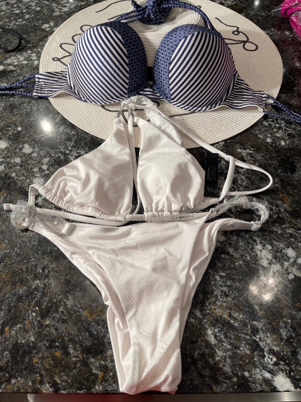 NWOT Victoria Secrets bikini bombshell 34D and various bottoms